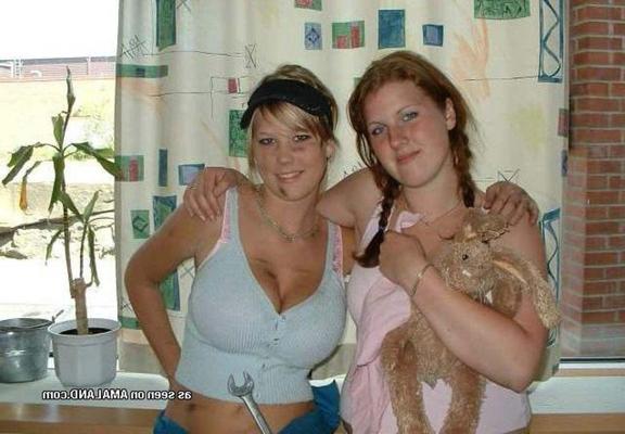 12P Foxy teen blonde aux seins énormes