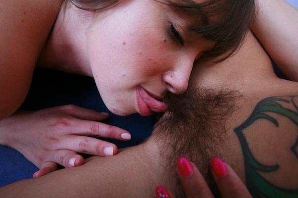 16P Enjoy three delicious and sweet lesbian pussies having fun