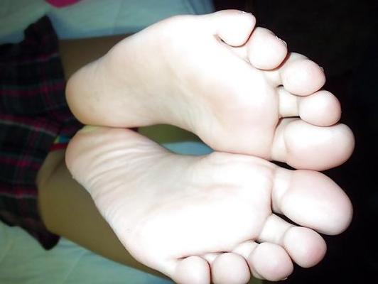 18P 私たちの友人モニークと彼女の足