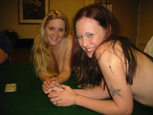 20P Amateur girls playing strip-poker