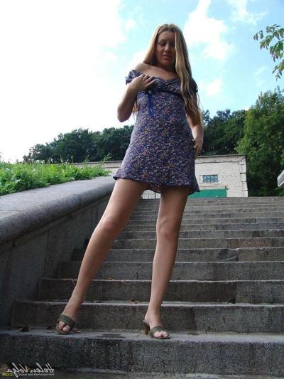 16P tall teen girl pee on the stairs
