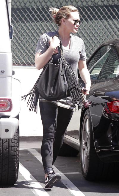 11P Hilary und Haylie Duff sehen in Trainingskleidung gut aus