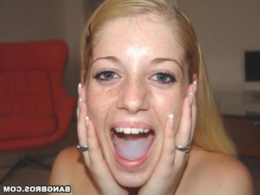 16P Une jolie teen blonde innocente souffle et se fait défoncer