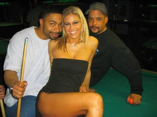 16P Hot teen girls flashing in local bar
