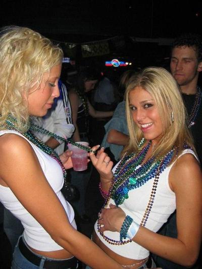 16P Flashing teen Melissa and friend in public bar