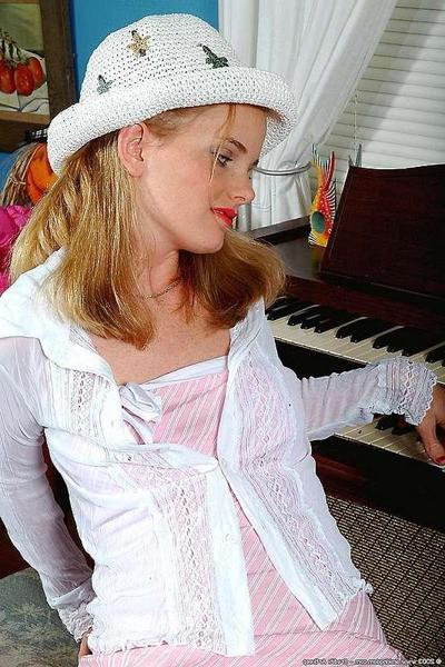 14P Piano student flashes freshly shaved cunt
