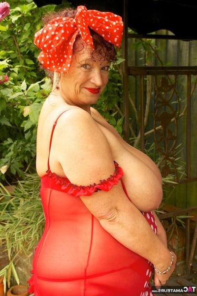 20P Hi Guys its Busty Kim and Im all dressed in my sexy Red Retro st