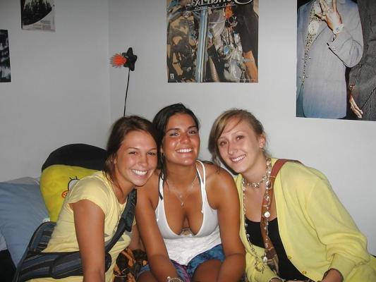 14P Cleavages, decolletes, downblouse,
