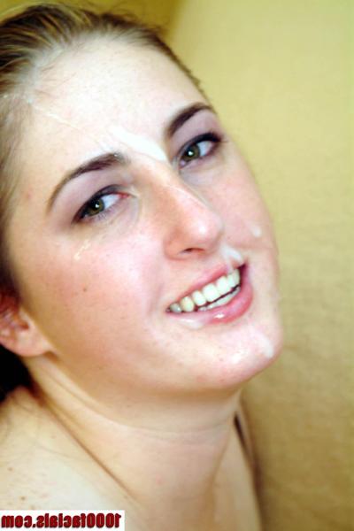 18P Chloie, une jolie plantureuse, suce une bite et prend une douche de sperme.