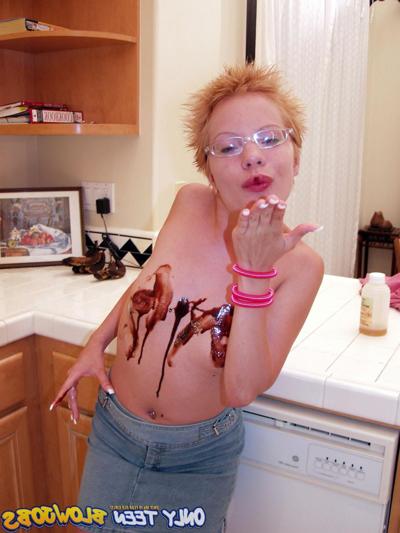 18P Sexy teen babe Emily Da Vinci poses in the kitchen