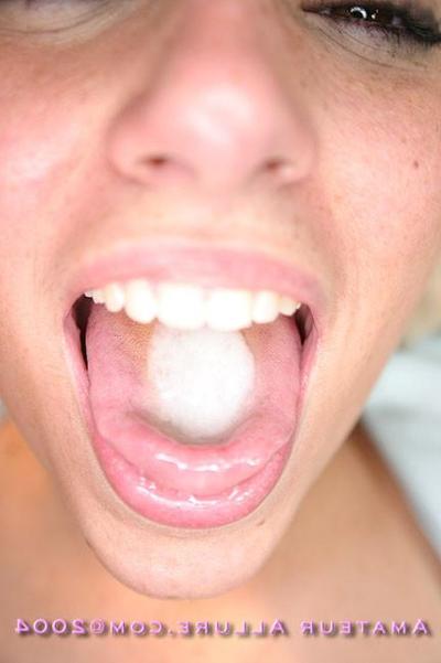 14P Ava dando sexo oral y tragando semen