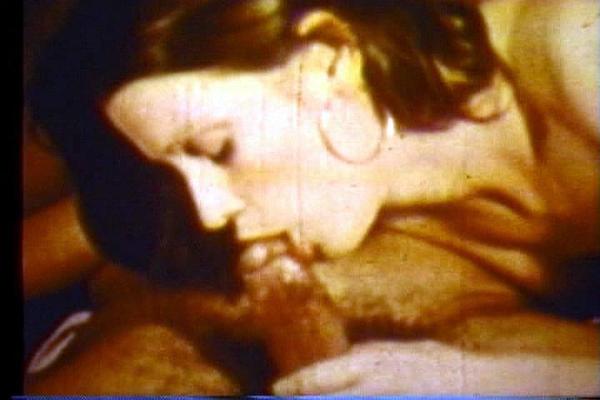 15P Rousse classique recevant un soin du visage interracial