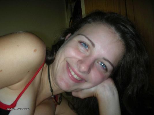 15P Pictures of a kinky brunette who likes giving blowjobs