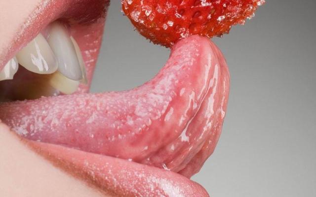18P girls with long tongues licking cocks and sperma