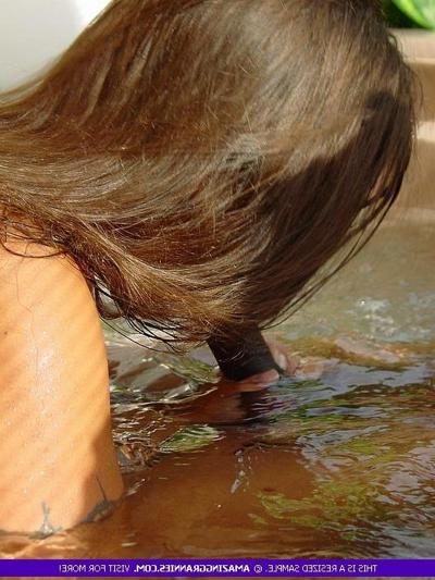 12P Plantureuse Latine Mature Babe Suce une Grosse Bite Noire