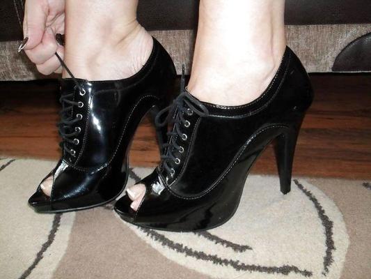 8P Patent heels