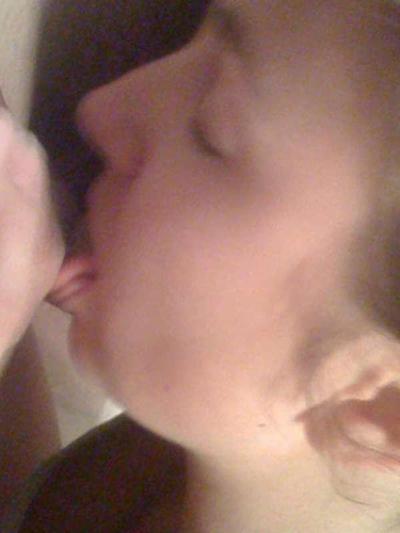 16P Photos de copines amateurs excitées qui adorent sucer des bites