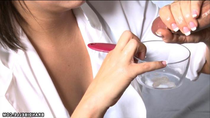 15P Heiße brünette Babes lutschen Schwänze und ficken Hardcore-Sex