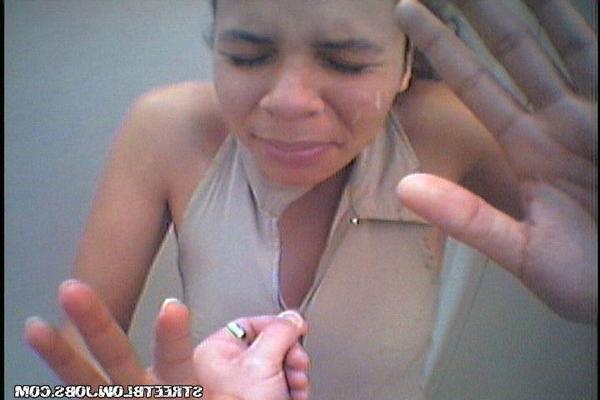 15P Latina grossa recebe um pouco de porra no rosto