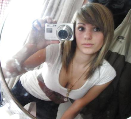 25P Teens taking self pics