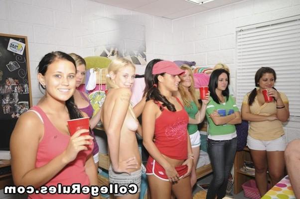 15P Drunk college girl gives her man a non-stop blowjob