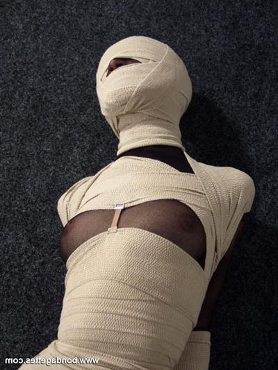 16P Two lezdoms bind and mummify their subbie girl