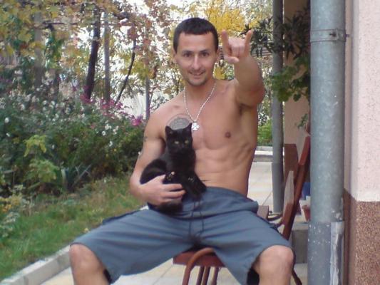 16P Naked pics of ripped Bulgarian hottie