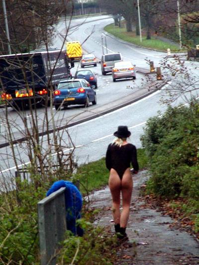 16P Teenie-Blondine, Exhibitionistin, nackt in der Öffentlichkeit und im Straßenverkehr mit englischer Kollegin