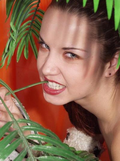 16P Cute petite teen stripping behind a palm tree