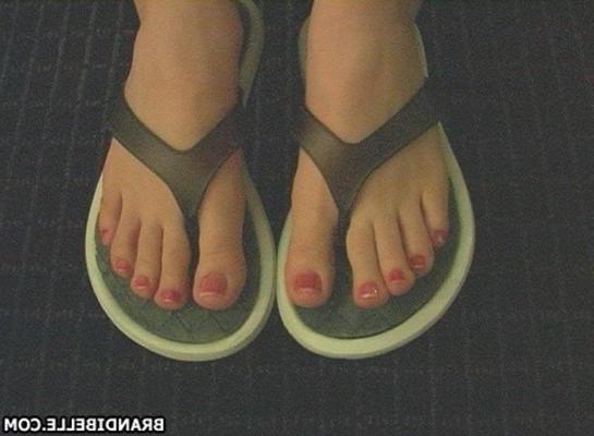 15P sexy brandi showing off cute feet for all you feet freak types