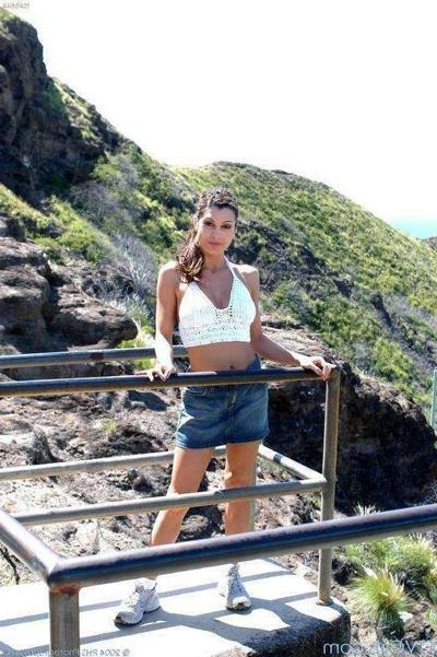 16P Babe Clignotant Dans Un Parc