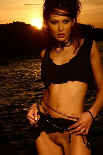 15P Evelyn Lory bares her nipples outside