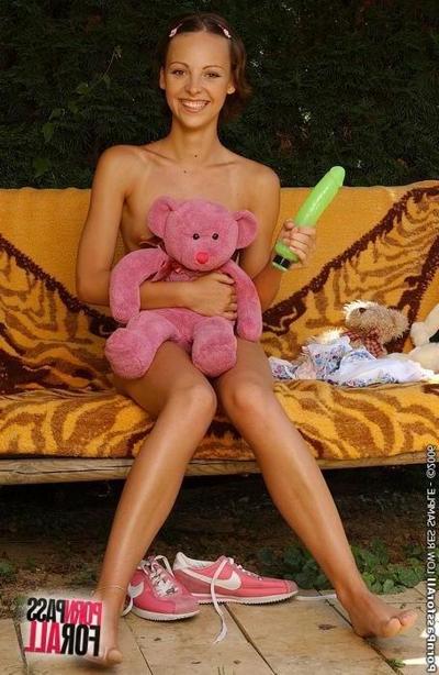 15P Sexy brunette girl inserting a green dildo into her wet pussy