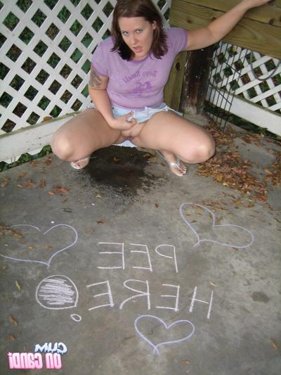 16P Candi Plays And Pees In The Park