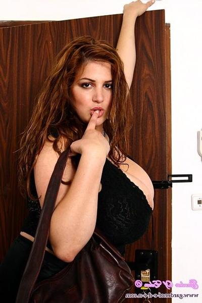 15P Two giant boobed babes get horny with their juggs