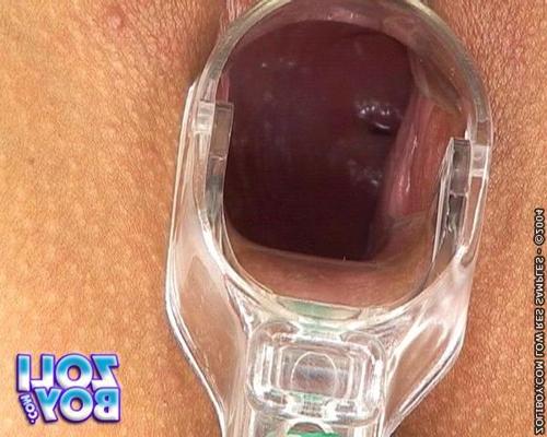 16P Симпатичная крошка мастурбирует и вставляет зеркало