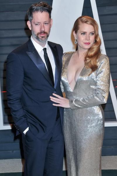 16P Amy Adams braless showing huge cleavage