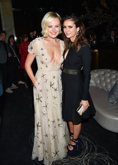 16P Malin Akerman showing huge cleavage and nipple pokies