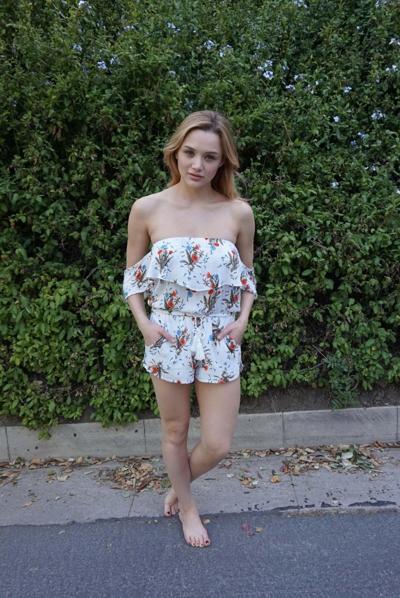 16P Haley King busty and leggy showing nipple pokies