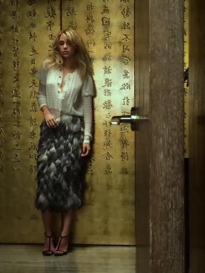 16P Suki Waterhouse sieht bis zu Brüsten und Brustwarzen durch PS