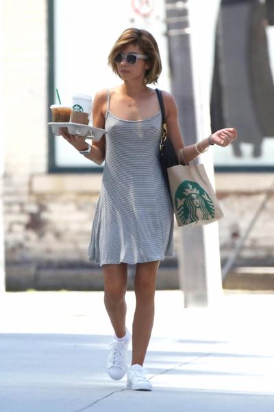 14P Sarah Hyland braless showing nipple pokies outdoor