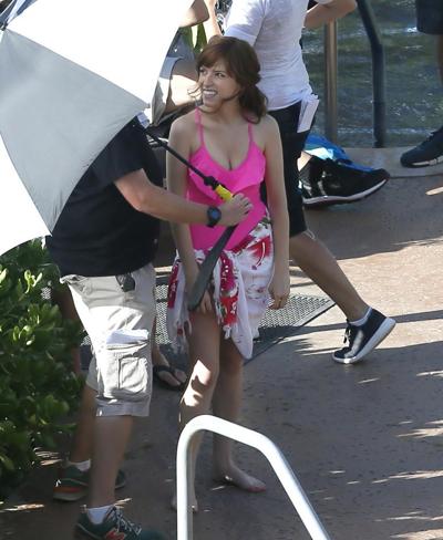 16P Anna Kendrick showing her big boobs in pink swimsuit poolside in Hawaii
