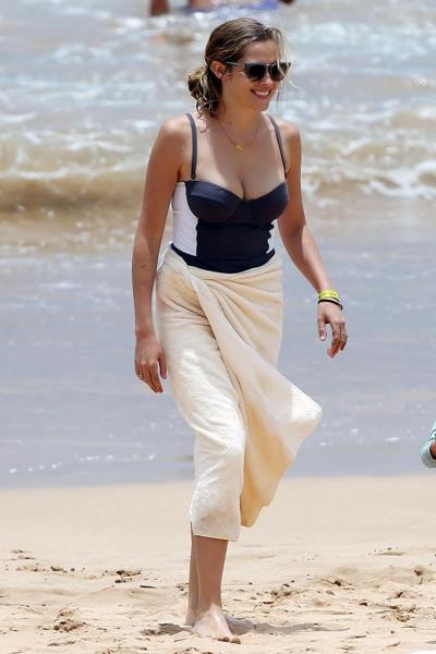 16P Teresa Palmer busty wearing a low cut swimsuit on a Hawaiian beach