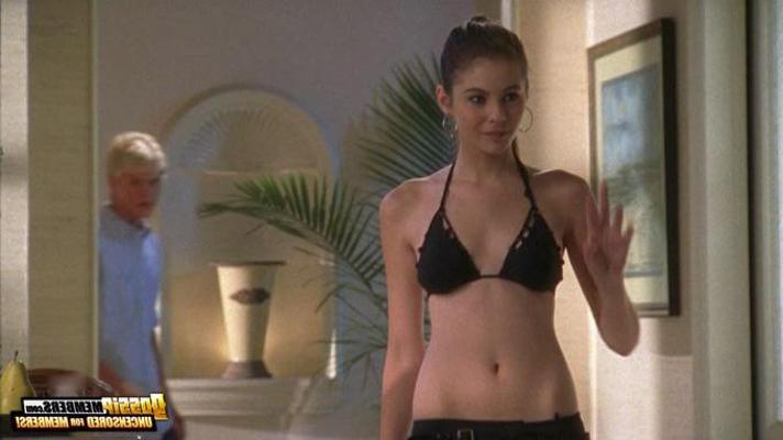 15P O.C. star Willa Holland exposed with her controversial pics