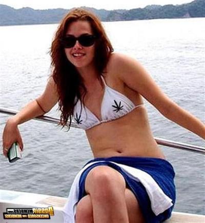 15P La salope Kirsten fait des poses sexy pour la caméra