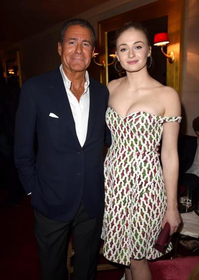 16P Sophie Turner showing huge cleavage at the Game of Thrones Season 5 Premiere in 