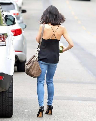 16P Jenna Dewan vê através do sutiã em Los Angeles