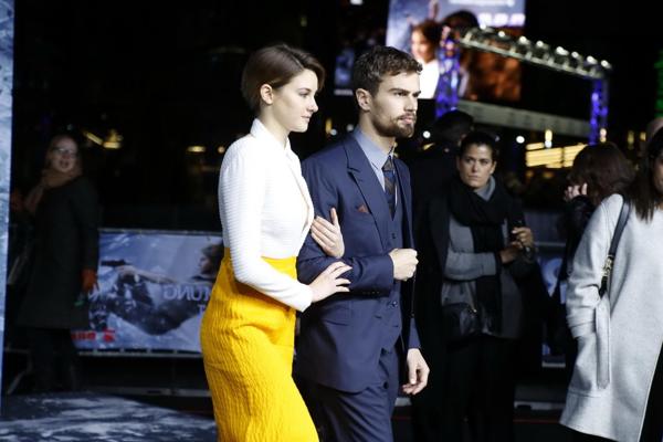 16P Shailene Woodley braless showing cleavage at the Insurgent premiere in Berlin