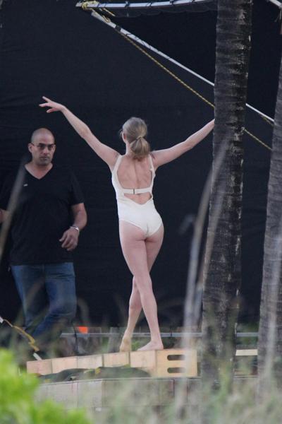 16P Amanda Seyfried caught in nude leotard while filming video at the beach in Miami