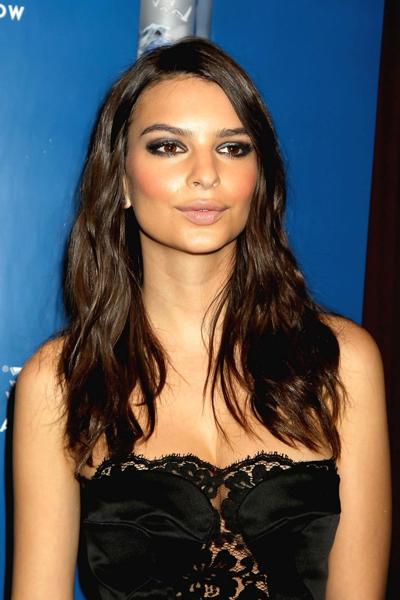 16P Emily Ratajkowski shows cleavage wearing a strapless black dress at Grammys Ulti